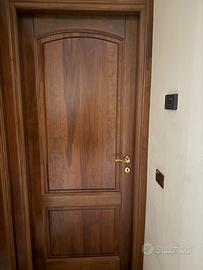 Porte in legno noce