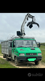 Iveco daily con gru e pinza per rottami