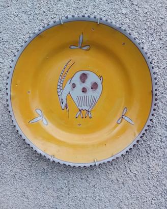 Piatto in terracotta maiolicata C.A.S. Vietri