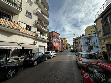 NEGOZIO A NAPOLI