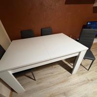 Tavolo allungabile con 4 sedie