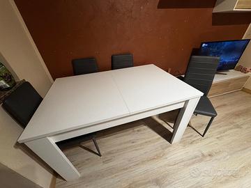 Tavolo allungabile con 4 sedie