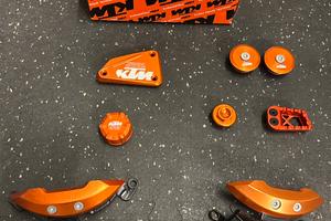 Accessori ergal KTM PowerParts 890 SMT come NUOVI