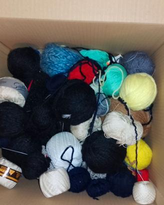 LOTTO GOMITOLI LANA ASSORTITA + GUIDA SCHEMI MAGLI