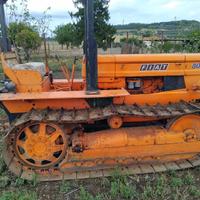 Trattosi a cingoli e aratro bivomere