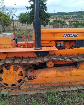 Trattosi a cingoli e aratro bivomere