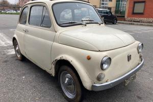 Fiat d’epoca 500 da restaurare