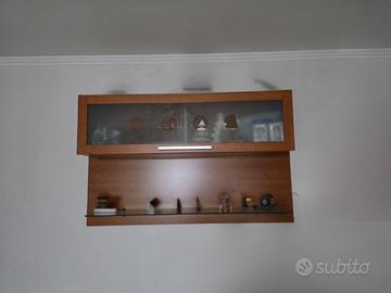 Mobile Alto di Design con Anta in Vetro Opaco