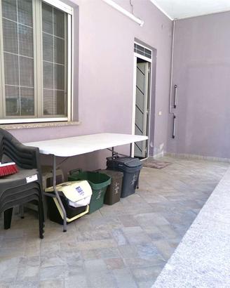 Quadrivano con cortile in bi familiare