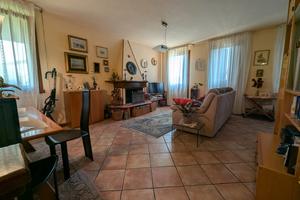 LUVIGLIANO Porzione di trifamiliare di testa