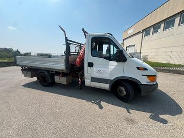 Daily 35 con gru e ribalbile trilaterale