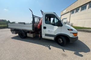 Daily 35 con gru e ribalbile trilaterale