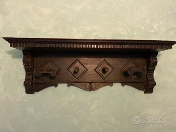 Appendiabiti antico a parete