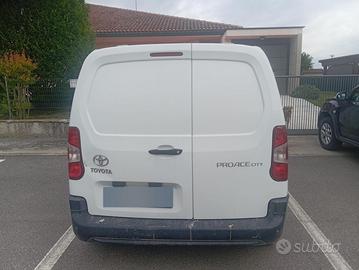 Toyota proace city