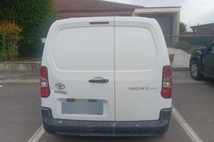 Toyota proace city