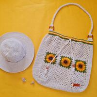 Cappello e borsa mare fatti a mano ad uncinetto.