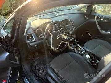 Opel Astra J 1.7 demolita
