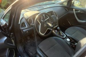 Opel Astra J 1.7 demolita