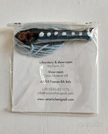 Ciondolo pesce in ceramica contemporanea artigiana