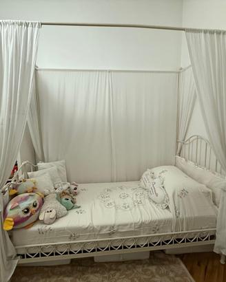 letto a baldacchino - Elegante e completo.