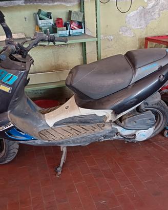  Aprilia sr50 del 2004 x ricambi