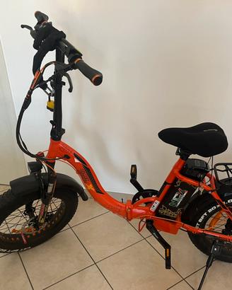 Bici a pedalata assistita NCX pieghevole