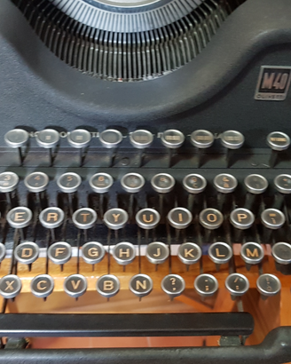 Macchina da scrivere Olivetti M40