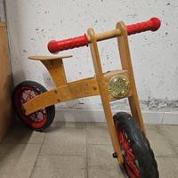 Bicicletta senza pedali in legno