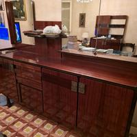 Credenza vintage con specchiera e maniglie ottone