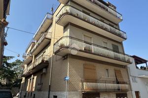 3 LOCALI A CANOSA DI PUGLIA