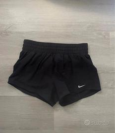 Pantaloncini sportivi neri Nike Dri-FIT