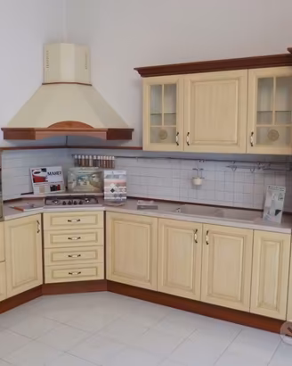 Cucina nuova ad angolo in Frassino dec. Panna