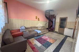 CASA SEMINDIPENDENTE A CERANO