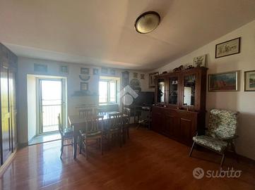 MONOLOCALE A ROCCA PRIORA