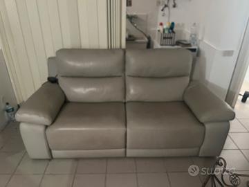Divano bianco in pelle poltrone e sofa