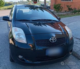 Toyota Yaris 1.3 benzina 04/2006 170.000km Leggi!!