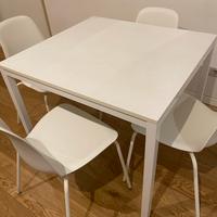 Tavolo allungabile con le sedie Ikea