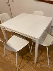 Tavolo allungabile con le sedie Ikea
