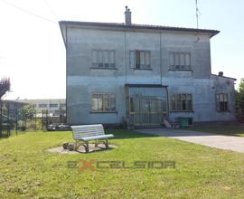 Casa indipendente con ampio giardino