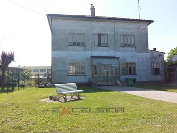 Casa indipendente con ampio giardino