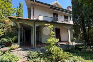 VILLA SINGOLA A PESSANO CON BORNAGO