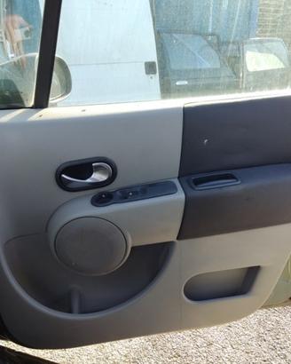 Pannello porta ant dx RENAULT MODUS del 2005