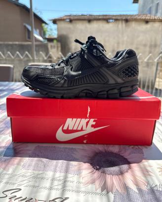 Nike Zoom Vomero 5 Triple Black Taglia 43EU/9,5US