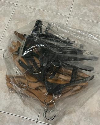 Grucce legno plastica  - clothes hangers