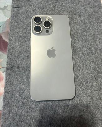 iPhone 15 Pro Max + schermo di sostituzione