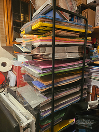 Espositore con circa 100 fogli gomma evo