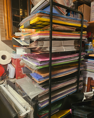 Espositore con circa 100 fogli gomma evo