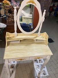 Tavolino e/o Toletta trucco