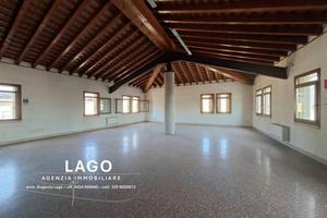 Immobile di 655 m² con 3 locali a Nove