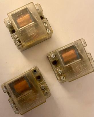 3 relè finder 2104 commutatore  2 uscite 220V AC